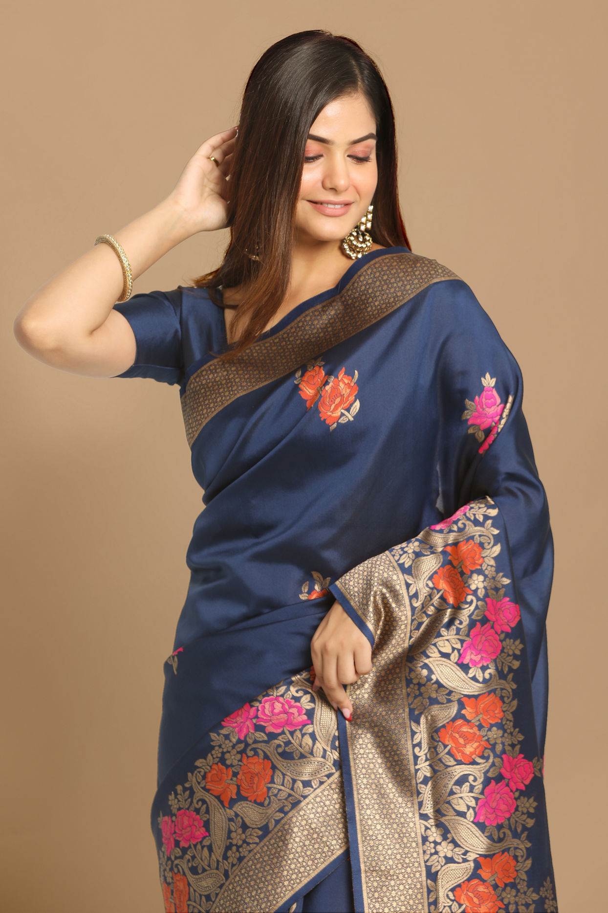 alt message - Mohey Women Trendy Indigo Blue Saree image number 1